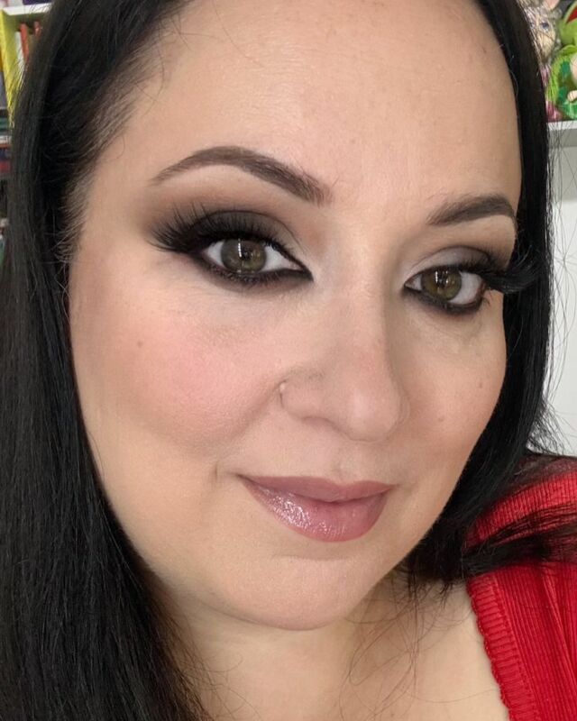 Foxy smokey in toni freddi tutto opaco.
Nel post precedente il tutorial per realizzarlo
Lista prodotti:
- Ombretti Master mattes the neutrals makeup By Mario
- matita coffee #maccosmetics 
- matita badroom black di #charlottetilbury 
- matita micromina #hourglass 
- mascara one coat wow #hudabeauty 
- ciglia finte #primark 
- fondotinta studio fix fluid nw15 Mac
- correttore Istant Antiage Ivory di #maybelline 
- fard exposed #tartecosmetics 
- cipria cherry blossom cake di huda
- terra gold reflection 4 #kiko 
- matita labbra Whirl mac
- rossetto Erin #makeupbymario 
- gloss lip maximizer pink lilac #diormakeup 
#makeupartist #makeup #wakeupandmakeup #makeuptutorial